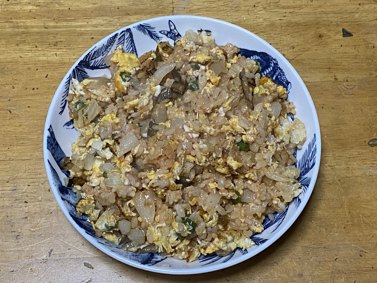 mosasaurusu246's tweet photo. 今日の1日1食はお休み
6月6日朝食

お休みの朝、小腹が空いたのでケチャップライスを作りました。

少量作るのって難しいですねー https://t.co/FbroXFoQfh