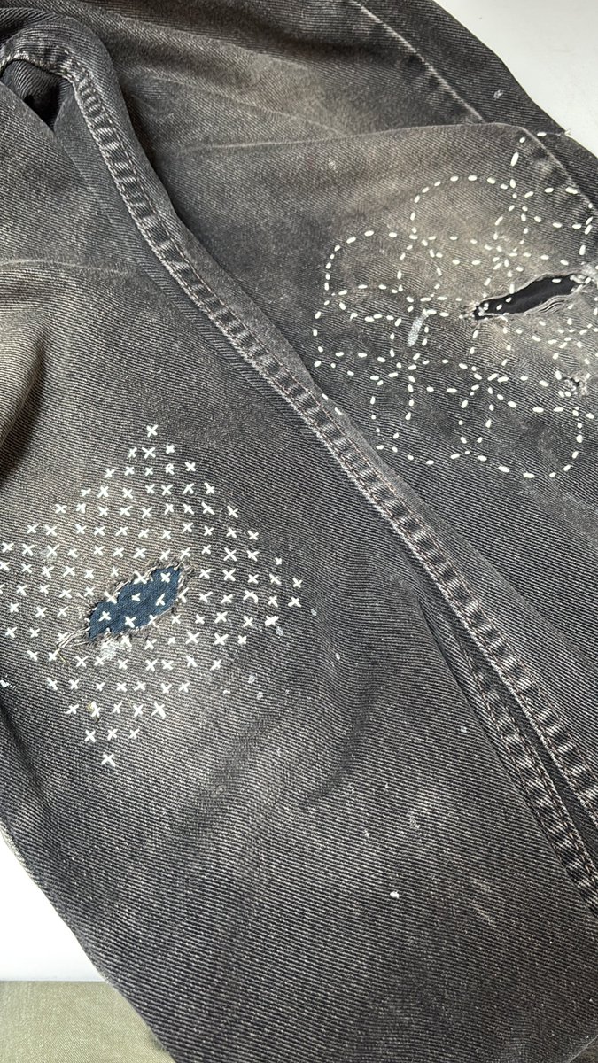 paocarisweat's tweet photo. client came back for another repair after the right knee blew out 💥 cool to see the progress in my work in other peoples jeans that they wear every day https://t.co/eddZmo8cmJ