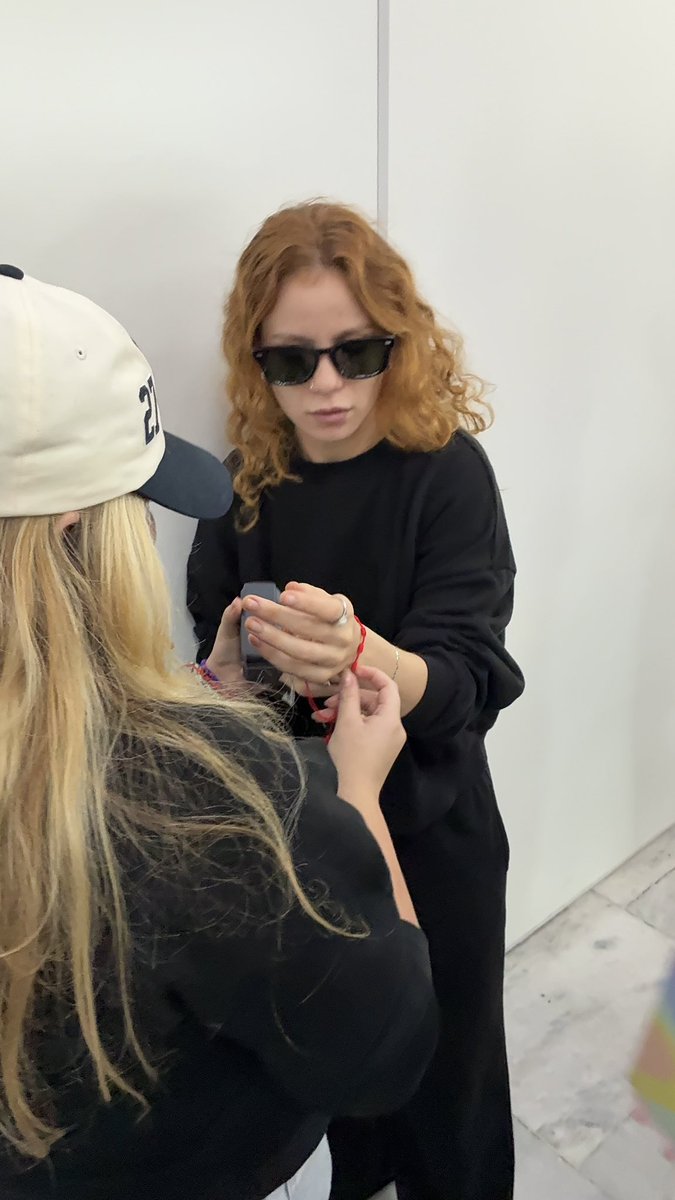 GOchiuzzo's tweet photo. Eu meio que arrasei em da a pulseirinha dos 7 nos, ela está acompanhando a Carol🥹❤️ https://t.co/nrkUrVPjQB