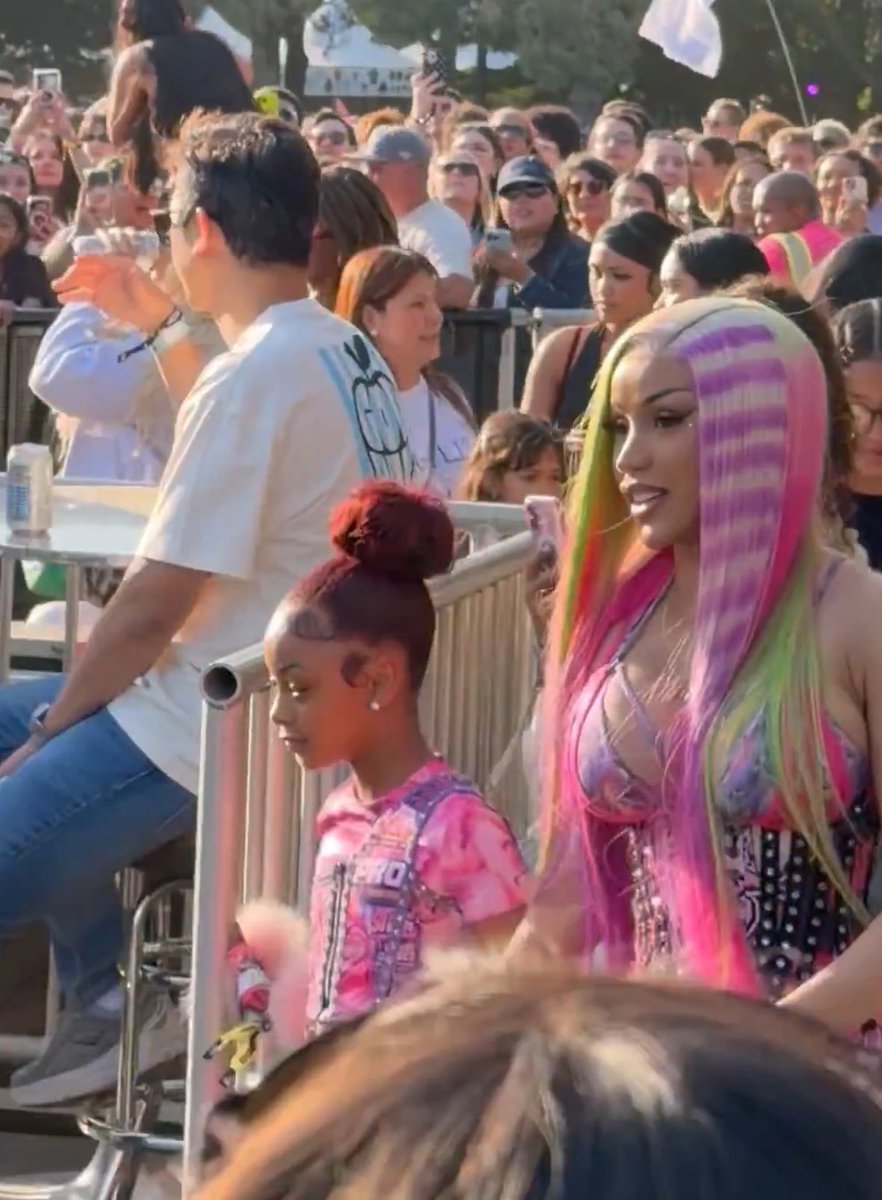 updatesofcardi's tweet photo. Cardi B and Kulture at Governors Ball for KATSEYE’s performance tonight. 😍 https://t.co/OHvqvCvHmM