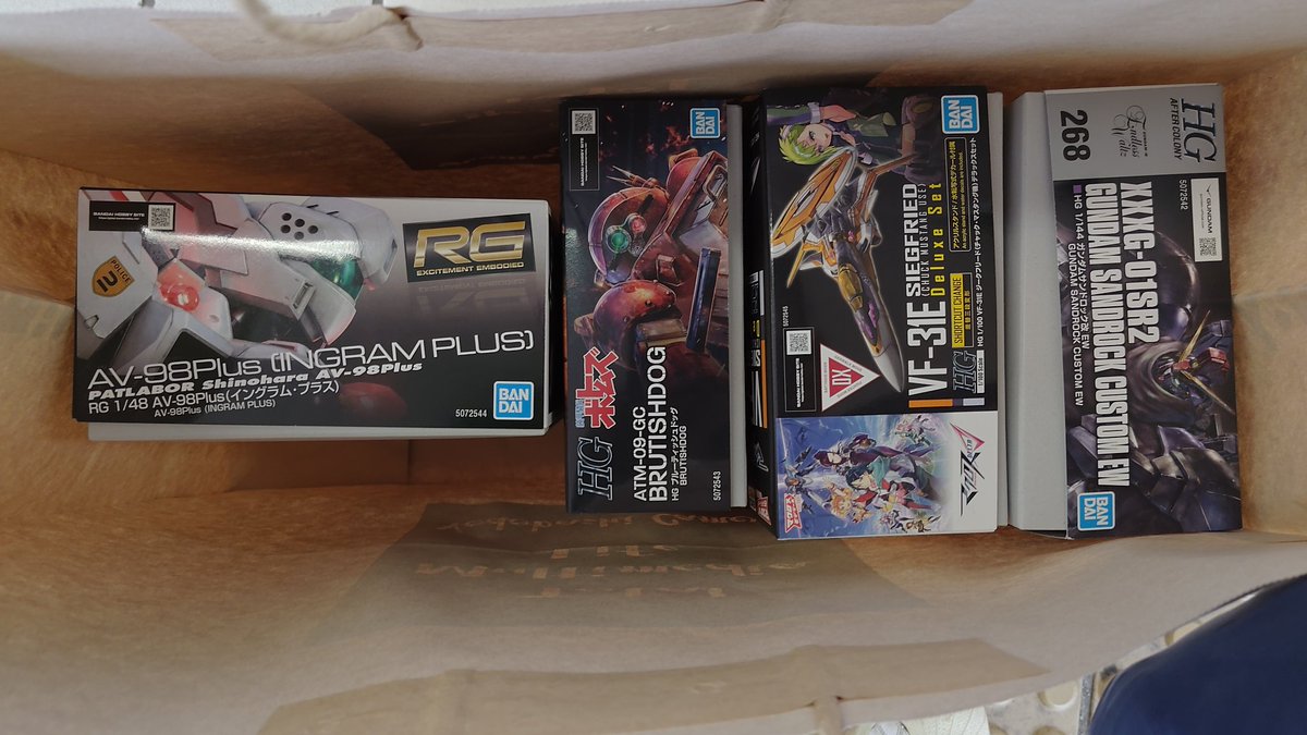 RgrKaz's tweet photo. Wow the only way to even get the vf-31 deluxe ed is to wait at store all night like getting a fuckin iphone
First time doing it and it sucks
Dats pretty bad, do better bandai https://t.co/qQstDtMljA