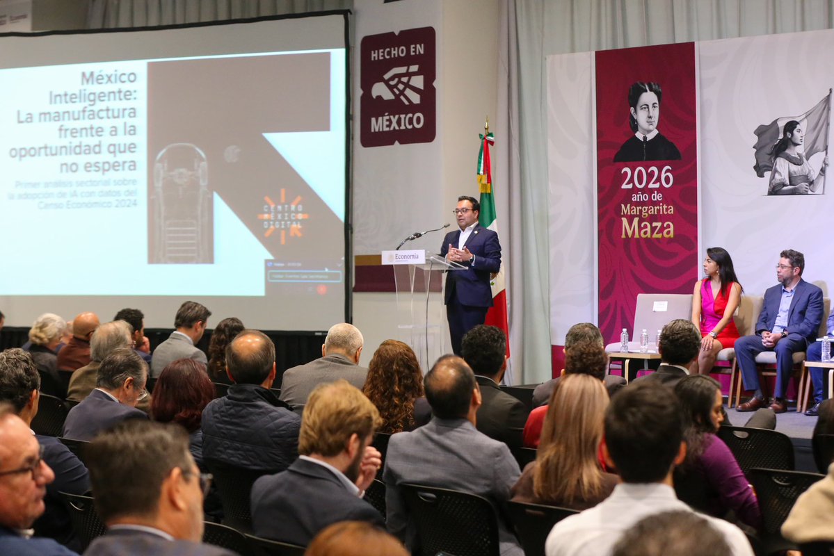 DiegoFloresJ's tweet photo. Hoy en la @SE_mx 🇲🇽, presentamos el 1er estudio sectorial de adopción de #IA con datos del @INEGI_INFORMA : “México Inteligente: La manufactura frente a la oportunidad que no espera.”  
Realizado por @centromxdigital https://t.co/mUCmI9Bi6e