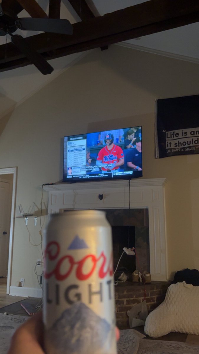 TomBlock463945's tweet photo. Bring me happiness Pt. 2 @OleMissBSB #bluemountains #fuckthewareagles https://t.co/M8KE2JlU7B