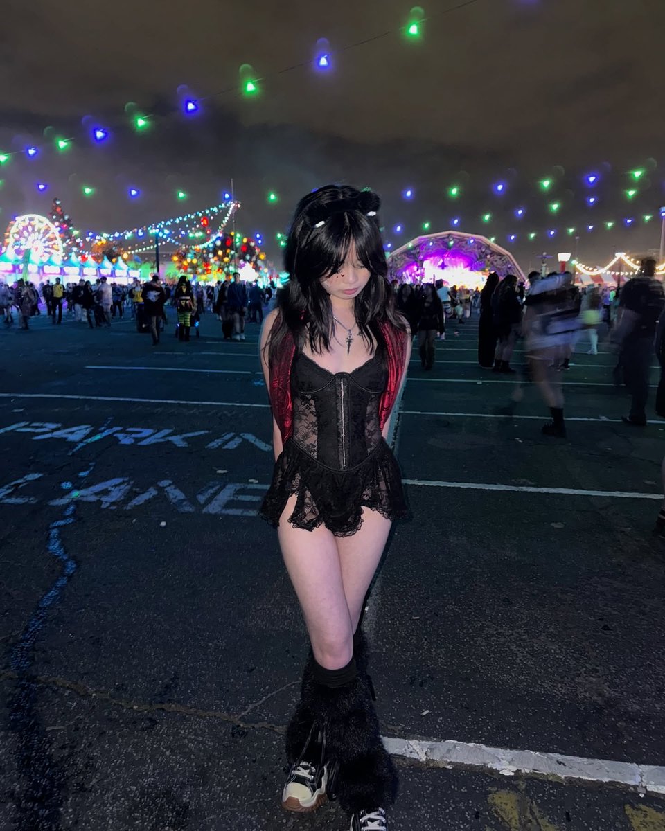RoseBaov's tweet photo. get yourself a 5’2 asian baddie https://t.co/lAZBwBqYTW