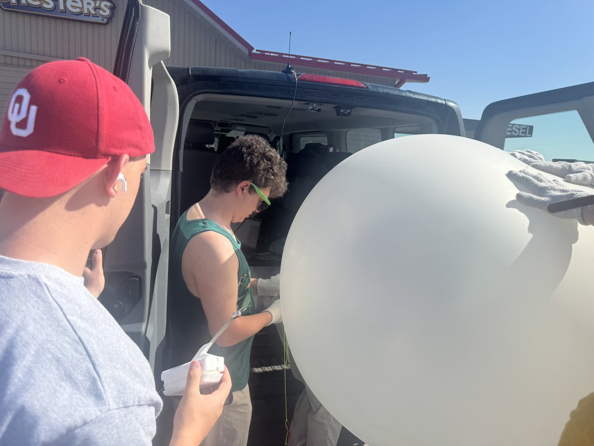 OswegoChasers's tweet photo. Our crew just completed our 7th successful radiosonde launch of the trip near Milford, Nebraska around 22:00z. @NWSHastings @NWSOmaha @NWSSPC https://t.co/wgd8Brzl0r