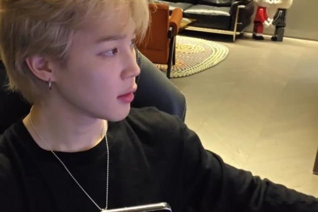 rm__j's tweet photo. #jikookau

onde jimin, divorciado e pai de dois, depois de comemorar o aniversário de 30, termina a noite na cama de um novinho ricaço, ou, onde jungkook, semanas depois de uma transa sem precedentes, recebe de um número desconhecido a mensagem:

“parabéns, o palito ficou azul”. https://t.co/ngQAtxJT76