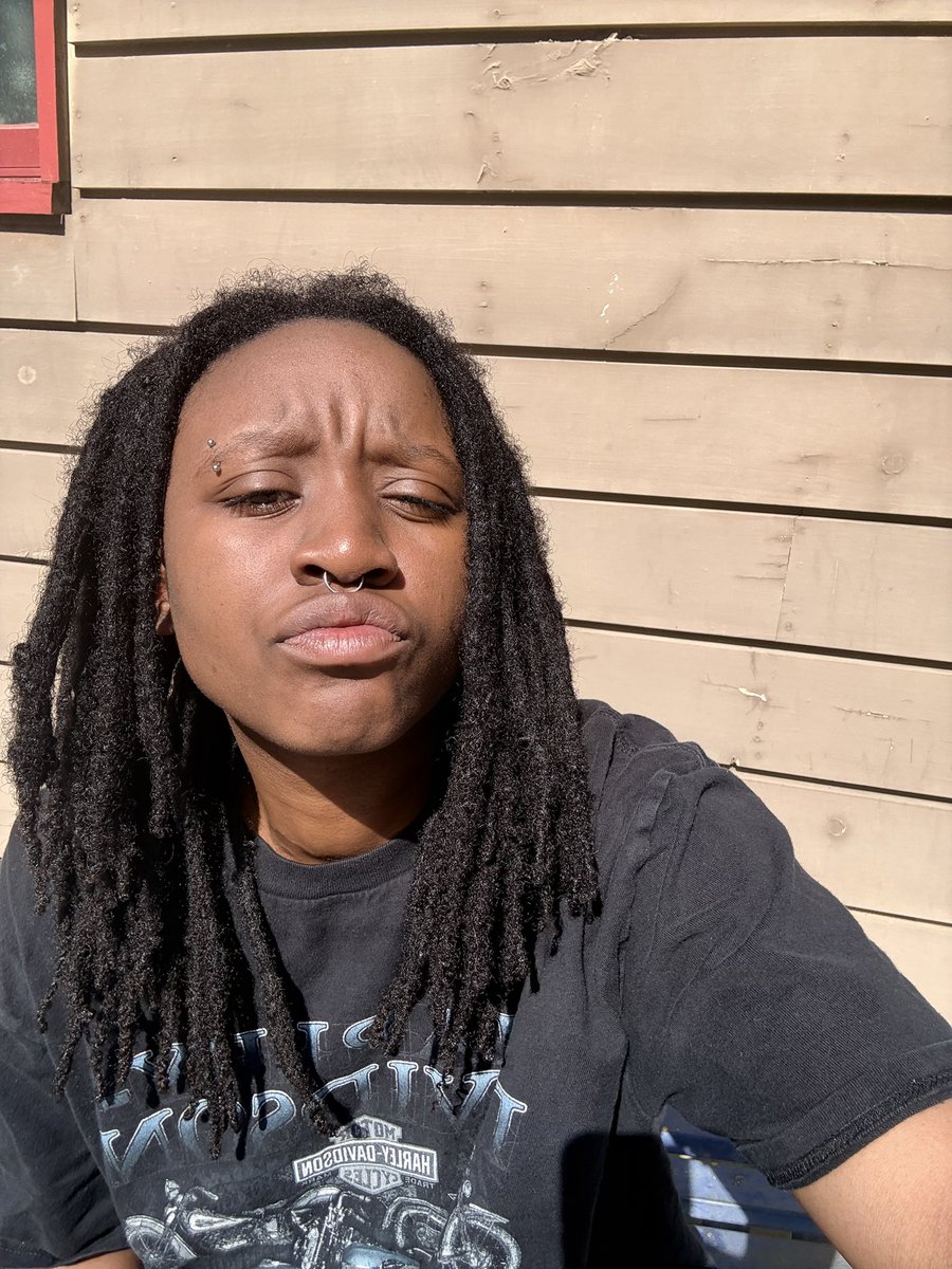tee_funkibutch's tweet photo. Freshly washed locs for pride month #lesbiantwt https://t.co/um10uu5y7u