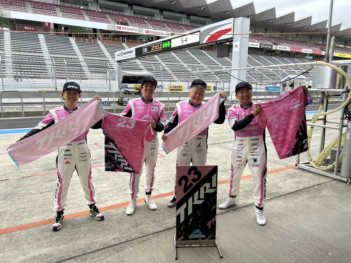 TK_KATAOKA's tweet photo. おはようございます。いよいよ今日から24時間レースがスタートしますが、その前にピットウォークが終わった12時頃にTKRI松永建設チームのドライバー、RAで S耐横丁の物販へ遊びに行きますのでタイミングの合う方は是非横丁のブースへお越しください！ https://t.co/UlDc97z2TE