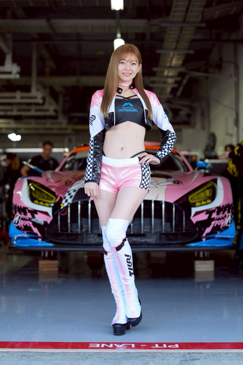 TK_KATAOKA's tweet photo. おはようございます。いよいよ今日から24時間レースがスタートしますが、その前にピットウォークが終わった12時頃にTKRI松永建設チームのドライバー、RAで S耐横丁の物販へ遊びに行きますのでタイミングの合う方は是非横丁のブースへお越しください！ https://t.co/UlDc97z2TE