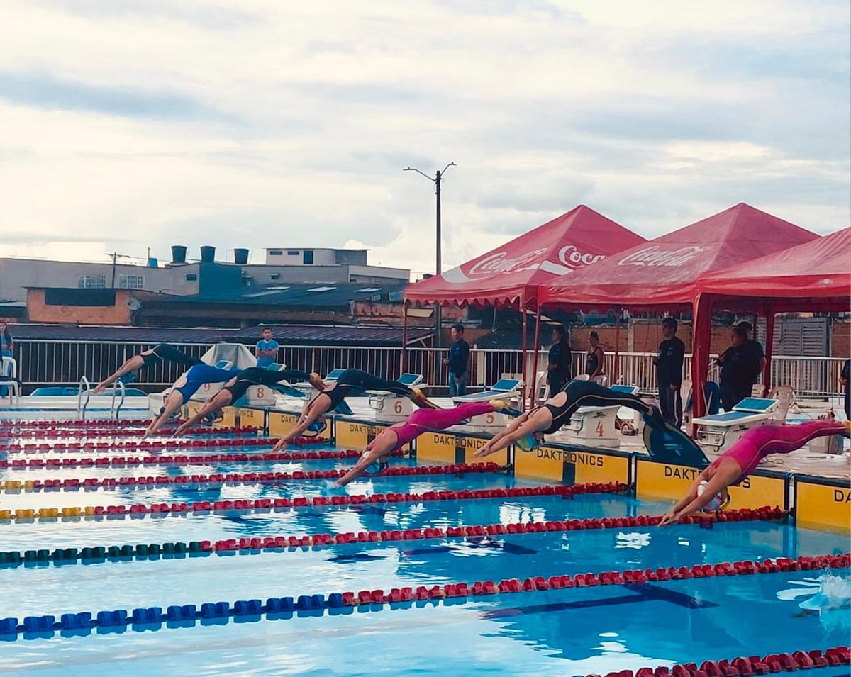 idermeta_'s tweet photo. 🏊‍♂️🌊 El Meta recibe a más de 200 deportistas de 8 ligas en el Campeonato Nacional Juvenil Interligas de Actividades Subacuáticas, que se disputa en las piscinas olímpicas del Complejo Deportivo José Eustasio Rivera
Seguimos consolidándonos como sede de grandes eventos deportivos. https://t.co/N4cu6NFiYt