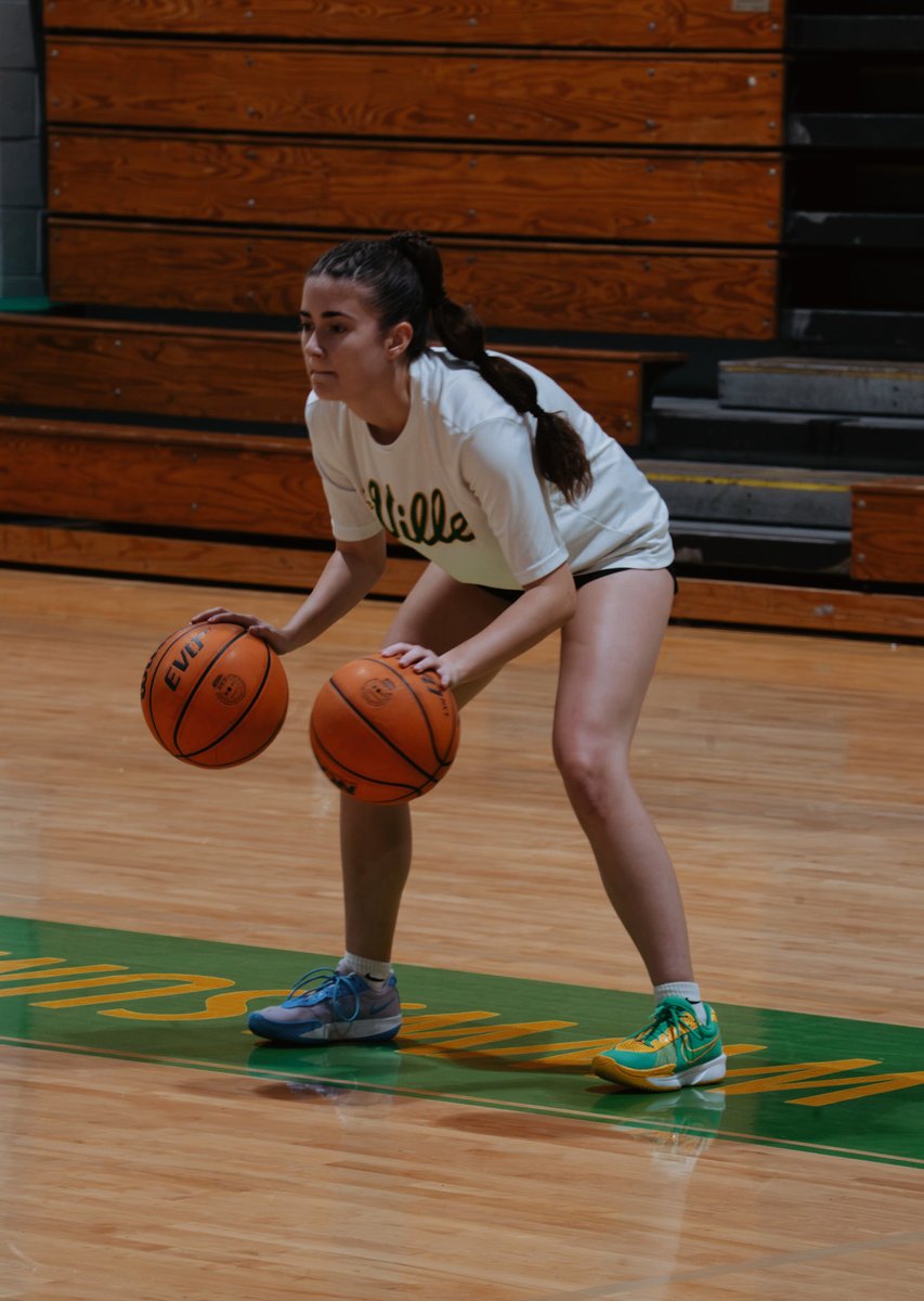 SummervilleGBB's tweet photo. Back in action for June workouts!

#GoBigGreen | #2GETHER | #VilleMentality https://t.co/XKpv6v4Zyi