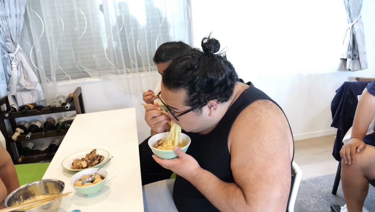 g_ee57's tweet photo. 何回目か分からない太り飯動画を見ながら、つられて私も麺を食べてしまう朝9時 https://t.co/FXSLKqToF2