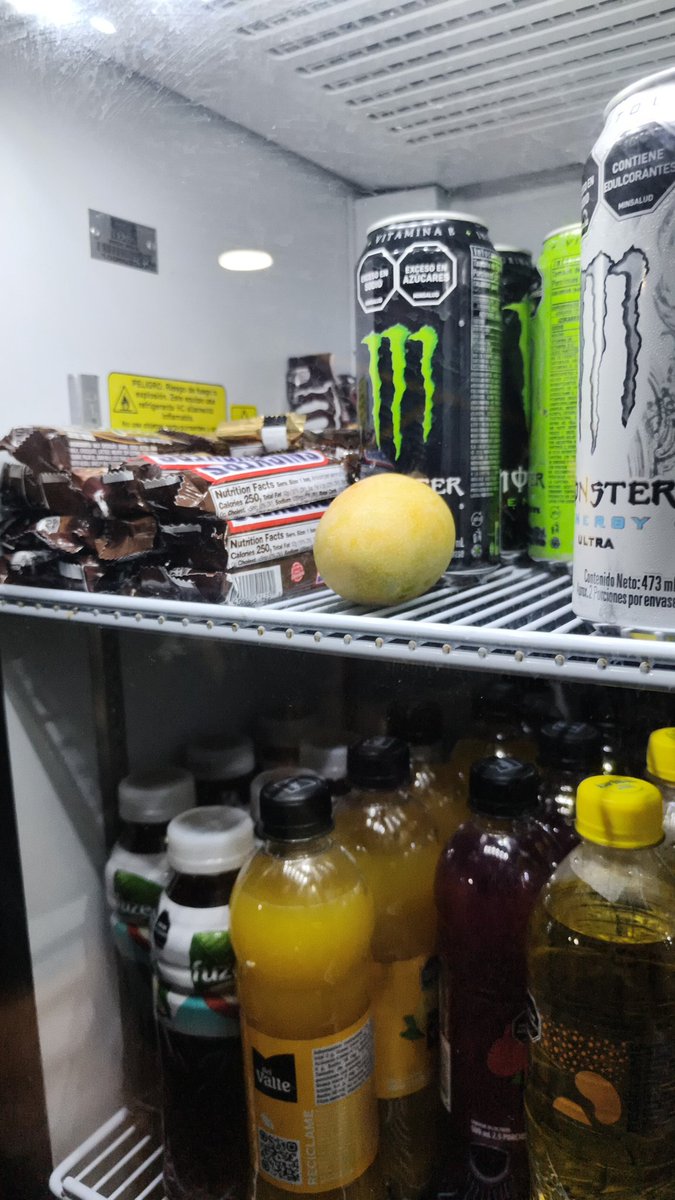 MastaS12's tweet photo. When te encuentras un mango en el los refrigerios del pre local de la puta perra nada XD https://t.co/emgOyKQtOW