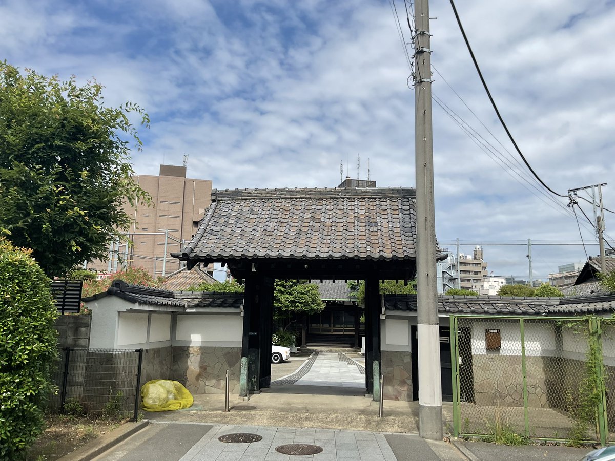 poisson2005's tweet photo. おはようございます😊
6月6日（土）
京都みたいですよね！
１年間の仮店舗を借りた南品川です。
今日明日はお祭りなので、笛や太鼓の音が素敵です！
右も左も解らない新しい街での生活は、何歳になっても全てが新鮮でドキドキしますね！

まさか、大井町を離れる日が来るとは思いませんでした。 https://t.co/7NMaXF5NuT