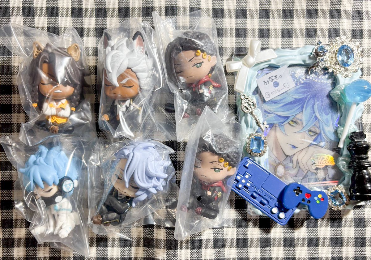mls___fj's tweet photo. ツイステ 交換 オーロラカード フォトカ クリアカード
ツイステ展 ランダムカード 肩ズンfig

譲：画像2～ または 定価～＋送料

求：画像1 イデア

詳細ALTに記載
郵送または川崎付近にて手渡し
お心当たりのある方
よろしくお願いいたします🙇🏻‍♀️ https://t.co/8p34FGnStn