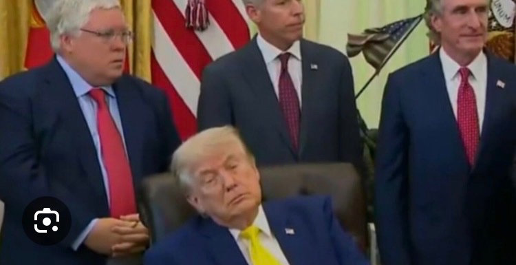 epmoon's tweet photo. @GuntherEagleman Trump wouldn’t be able to tie his shoes without Ai so he’s a useless tit… Biden never fell asleep at the wheel https://t.co/EeldKYtWwI