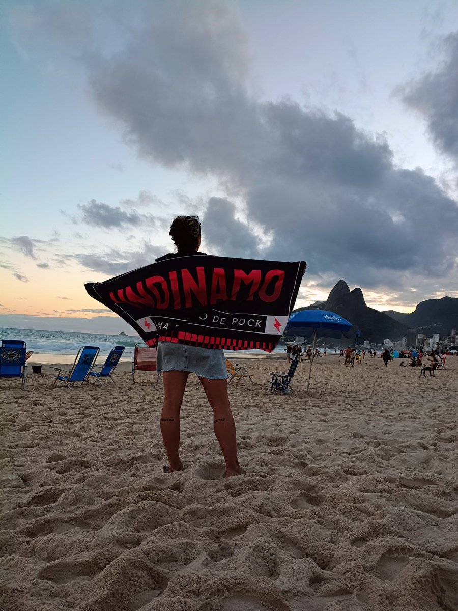 FloMacManus's tweet photo. Hoy a la tarde, palpitando el #EsquiMundial desde Ipanema y estrenando mi toalla del Departamento de Blanquería y afines de @UnDinamo 💞 Aguante todo @rock_pix @RodParanormal @cuchicalderon @bbsanzo @AlfreAvalos https://t.co/ocFLwV4vRG