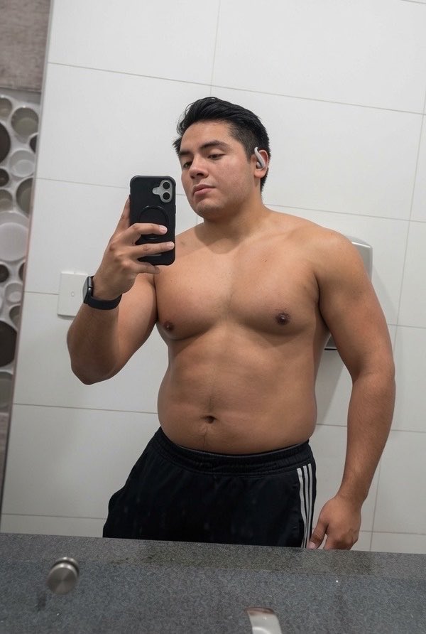 noirwebb's tweet photo. dadbod https://t.co/rphfYxCwLZ