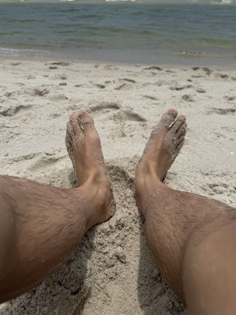 bctrllv's tweet photo. On vacation
#Findom #Cashmaster #Feetfetish #Paypig #Worship #Finsub #Soles #Feet #Gay https://t.co/zvOamOvTbz