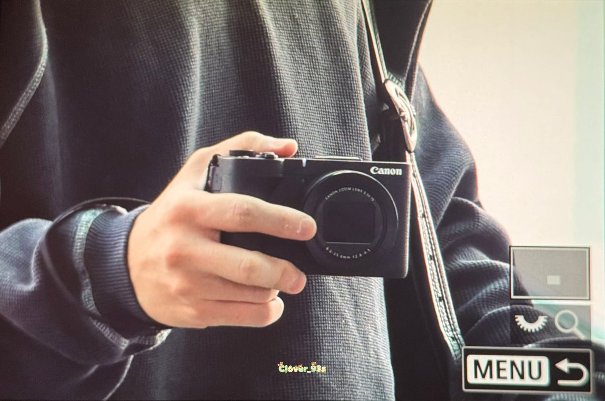 Clover_93s's tweet photo. 260606 원필 출국 프리뷰🐰✈️
원필 캐논 카메라 자랑~~~📸
#DAY6 #데이식스 #Wonpil #김원필 #ウォンピル https://t.co/OuBtOyLt8N