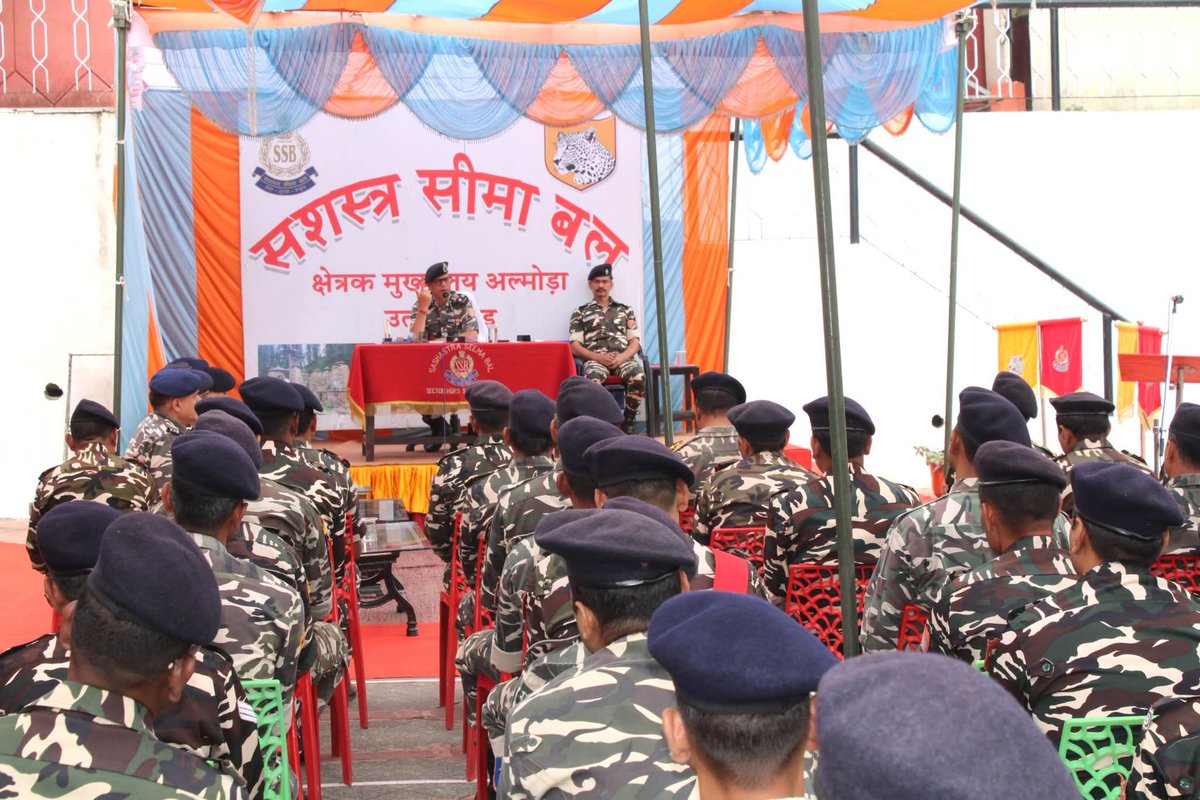 ShqSsb's tweet photo. दिनांक 05 जून 2026 को क्षेत्रक मुख्यालय, सशस्त्र सीमा बल, अल्मोड़ा में श्री सुधांशु नौटियाल ,उप-महानिरीक्षक की अध्यक्षता में माह “मई”-2026 का सैनिक सम्मेलन आयोजित किया गया । महोदय द्वारा उचित  दिशा-निर्देश दिये गए एवं इस माह के हसमुख कार्मिक को सम्मानित किया गया ।
@SSB_INDIA https://t.co/14lURkjzCS