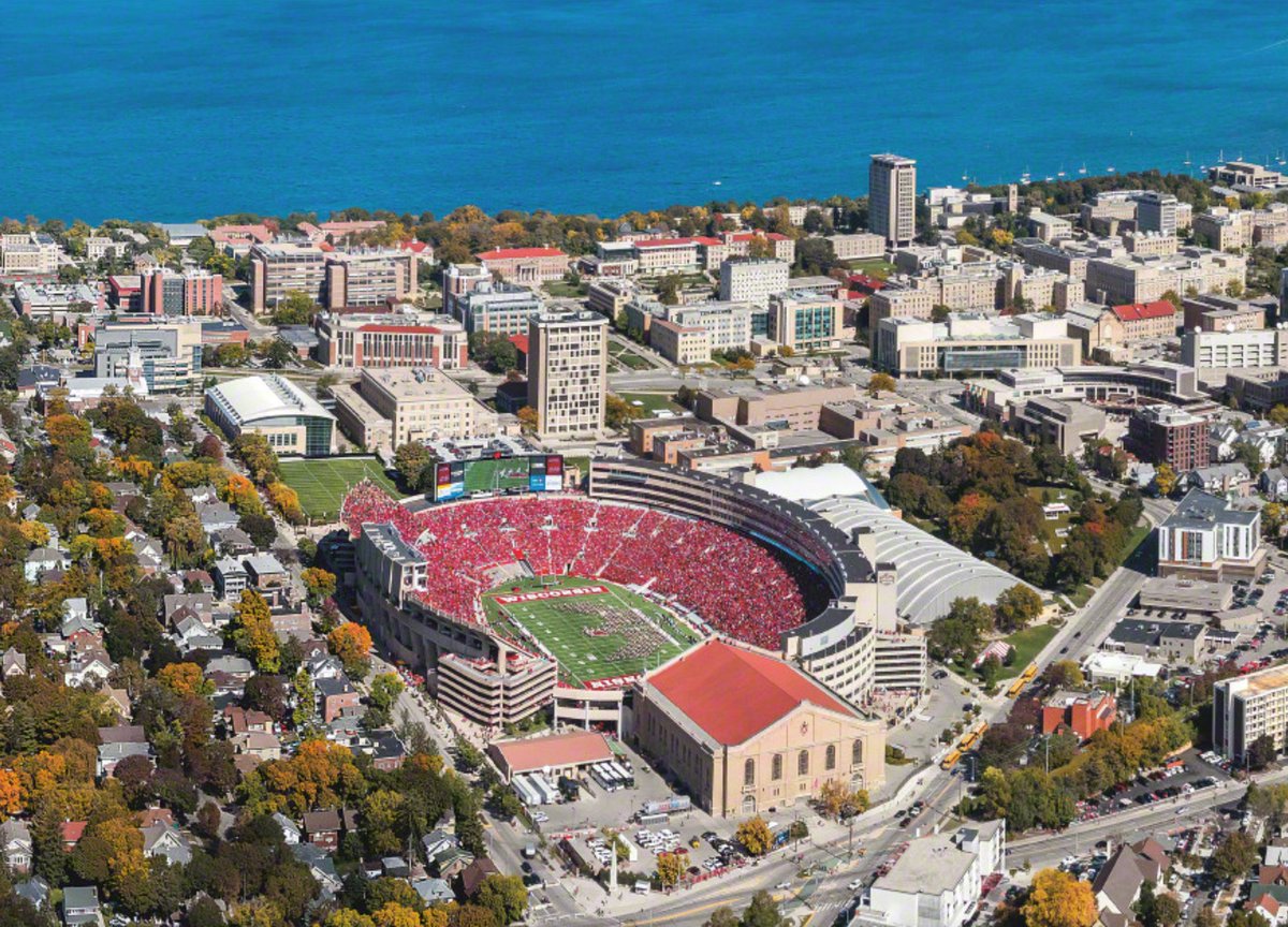 BadgerNewsNet's tweet photo. Unmatched. #OnWisconsin https://t.co/wMArbOpPmb