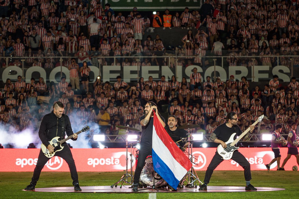Apostalapy's tweet photo. Por si vos tampoco lo superaste.

Algunas postales del entretiempo Apostala con FLOU. ❤️🤍🇵🇾 https://t.co/zU9cUjFllZ
