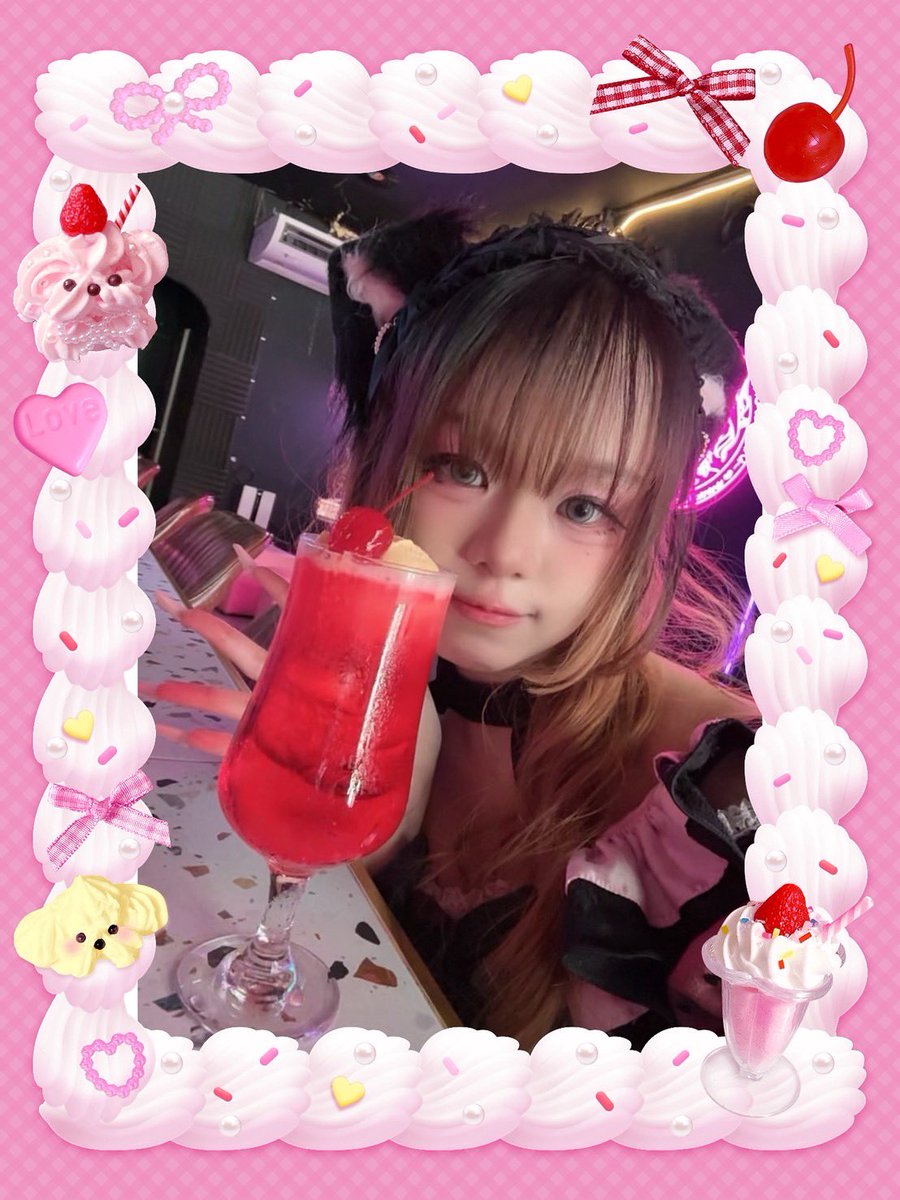 AkibarCafe's tweet photo. ✨ วันนี้ Akibar Idol Cafe เปิดให้บริการช่วงกลางวันวันแรกแล้วนะคะ! ✨

มานั่งพักผ่อน ดื่มเครื่องดื่มและทานเบเกอรี่กันได้น้า~ 🎀☕🍰 รอทุกคนอยู่ที่ร้านนะคะ 💖

#AkibarCafe #ConceptCafe #コンカフェ https://t.co/smeN789XHc