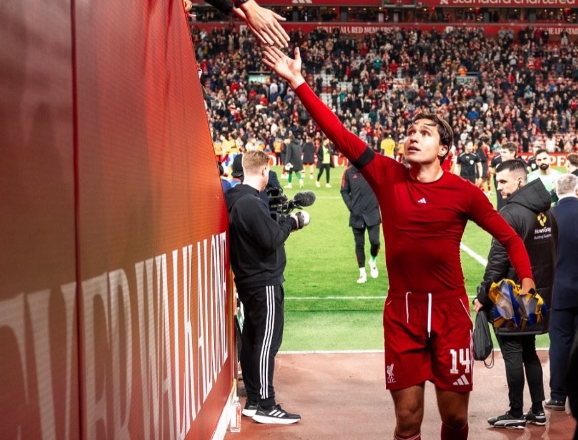 LFCExtensive's tweet photo. 🚨 فيديريكو كييزا: 

"أريد اللعب بانتظام، وإذا لم أجد الاستمرارية في البريميرليغ، فسيتعين عليّ البحث عن مكان آخر.. 👀 

في عامي الأول مع ليفربول لم ألعب تقريبًا... سأشارك في الموسم التحضيري في أميركا، وبعد ذلك سأتحدث مع النادي والمدرب الجديد إيراولا ونرى ما سيحدث." https://t.co/6Z9GosNIf4