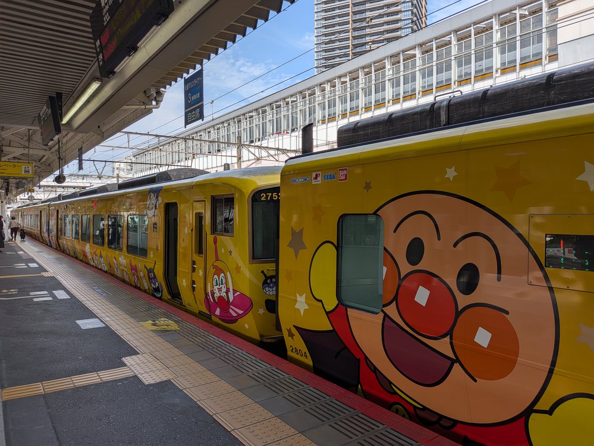 Tommy6's tweet photo. アンパンマン列車増えたなあ https://t.co/fpqhYJhzhp