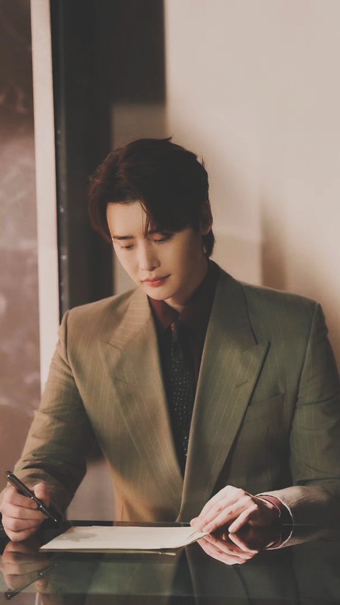 LJS_society's tweet photo. man and his main class "BOSS" #ʟᴇᴇᴊᴏɴɢꜱᴜᴋ #이종석 💫 https://t.co/QBKpJyiA7K