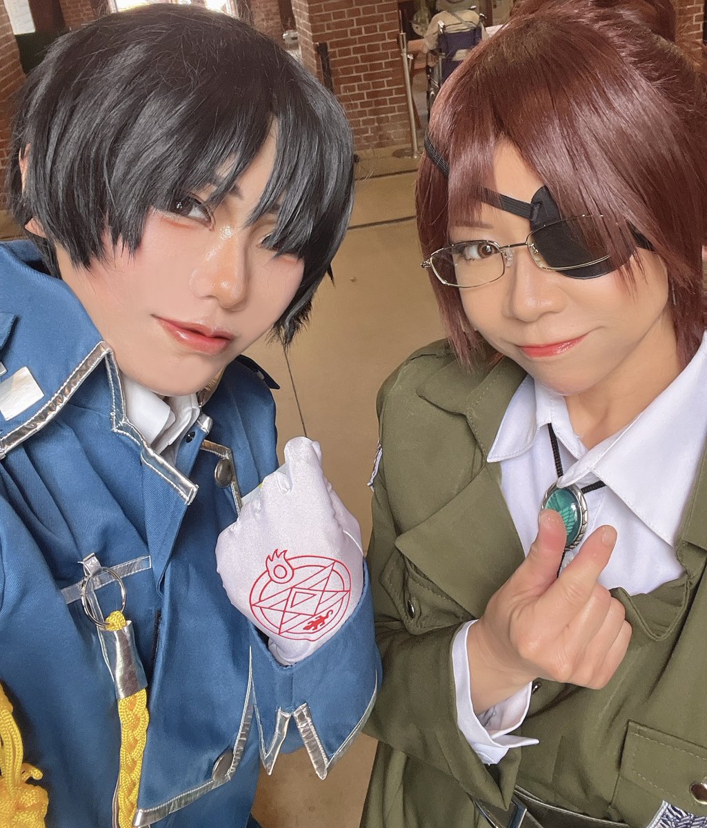 nivenivean's tweet photo. ⚠️コスプレ写真
まーさんハンジさんと沢山買い食いした🤣
プリンもレモネードもソフトクリームも
美味しかった💖
買い食い付き合ってくれたり
ひらみくれたりほんとにありがとうね💕

#0531舞鶴赤レンガパークコスプレ
#大型併せするぞー https://t.co/9qZNev4Jgl