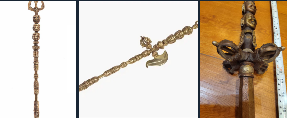 andreas_nigbur's tweet photo. Khathvanga is translated from Sanskrit as limb or foot. This instrument is depicted in Hinduism and Buddhism as a staff, mace, or walking stick. Originally a weapon, it later became a ritual symbol of the gods. It is one of the most complex instruments in Vajrayana Buddhism.

*
Attributes of Buddhas...

A magic wand?))

Photo 9 - An interesting device; it even has a three-tiered indicator. Touching the bottom one causes a tremor, touching the middle one, and touching the third one goes directly to the ancestors!

Iron Khatvanga for Tibetan Buddhist | Sacred Vajrayana Ritual Staff
👇
https://t.co/JMUEBCA4Pm