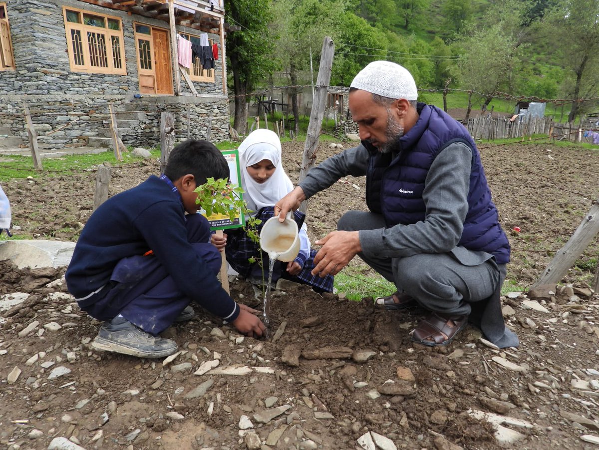 shumali_kashmir's tweet photo. Planting hope, one tree at a time. ๐ฑ Machhal,kashmir.
#saturdaymotivation #kupwara #TrendingNow #kashmir #badaltajammukashmir #Explorepage #Tangdhar #keran #Machhal #Gurezvalley #Gurez #Trehgam #Photooftheday #Comment #Like #Follow #Likeforlikes #Instagram #Likes https://t.co/mWdscCZwSt