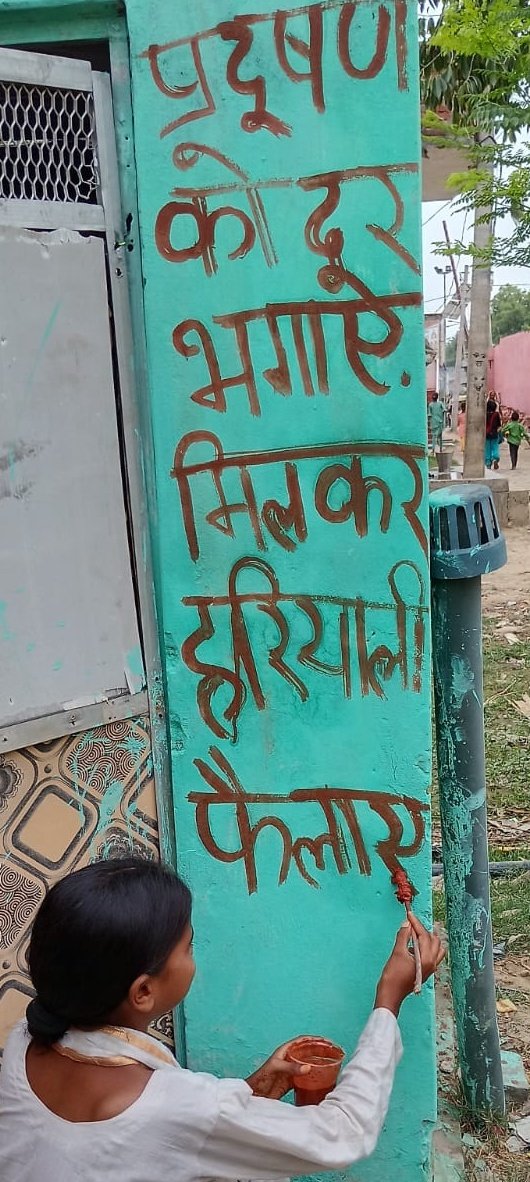 amebvs's tweet photo. विश्व पर्यावरण दिवस के अवसर पर किशोरियों के साथ वृक्षारोपण किया गया। 
प्रकृति संरक्षण और हरित भविष्य के निर्माण हेतु किशोरियों ने पौधे लगाकर उनकी देखभाल का संकल्प लिया। इस अवसर पर Dabur द्वारा उपलब्ध कराई गई स्वास्थ्य, स्वच्छता एवं पोषण संबंधी सामग्री का भी वितरण किया गया। https://t.co/Hd9RVrw65D
