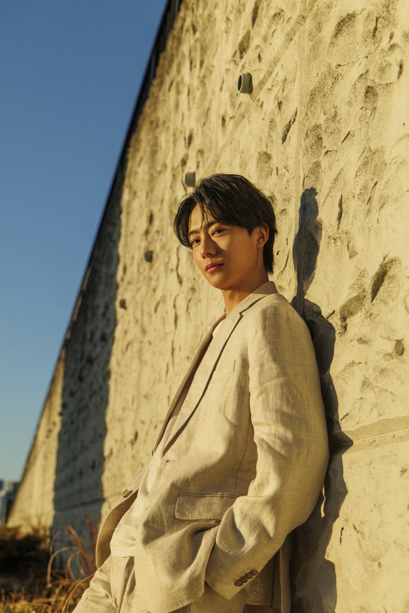 TVguidePERSON's tweet photo. 【#井上祐貴 フォトブック「#MADEKARA」7/31発売決定！】
本日30歳のお誕生日を迎えた井上祐貴さんの「#TVガイドdan」での人気連載「井上祐貴の〇〇男子図鑑」が1冊に！
誌面未掲載のアザーカットのほか、新規撮り下ろし写真も🍳
8/1(土)には発売記念イベントも開催！
詳細はhttps://t.co/uqQJgCxH5Q https://t.co/Suh3hHVBXu