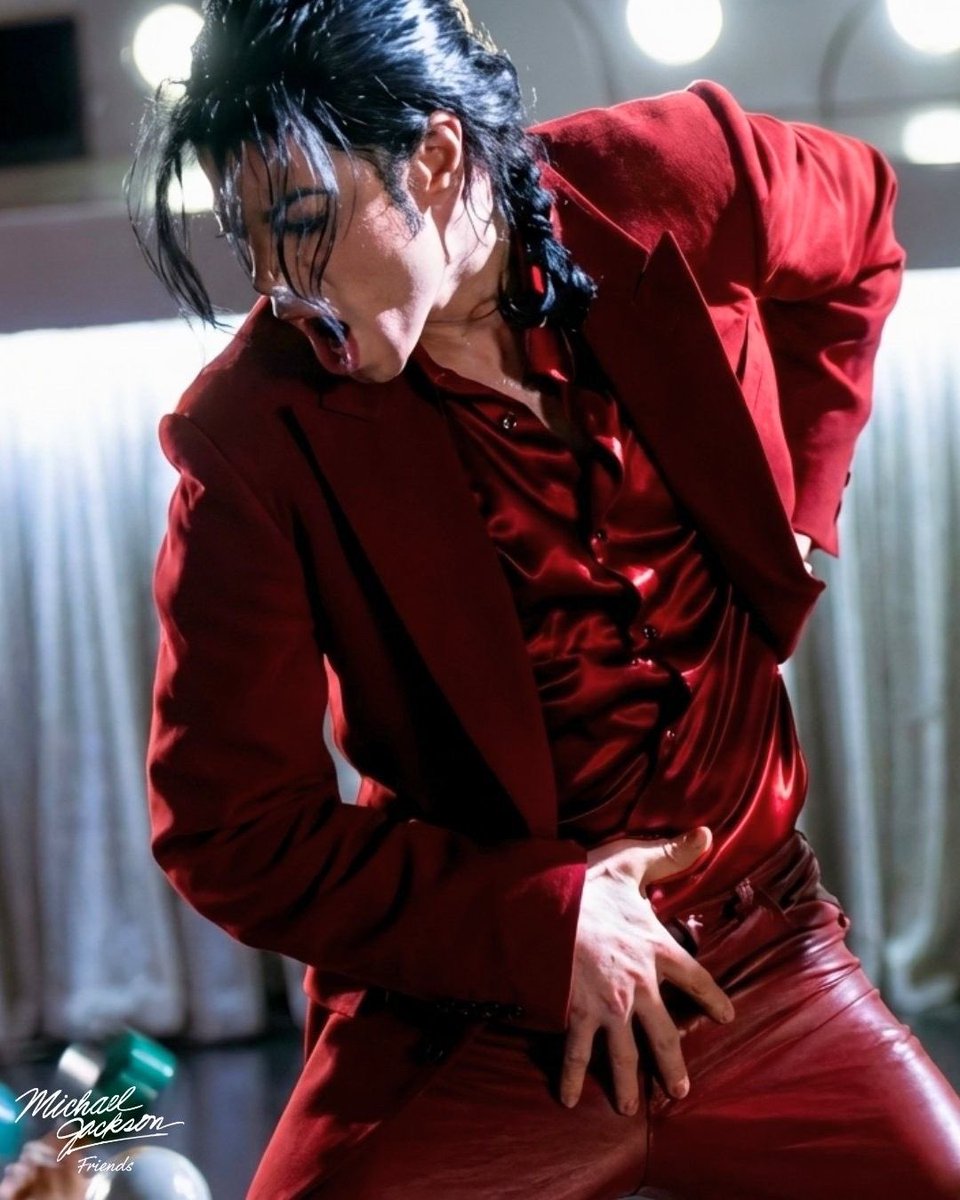 v4mpchael's tweet photo. botdf michael is so serious to me #GIVEMEDAT https://t.co/gIU5ghHp4G