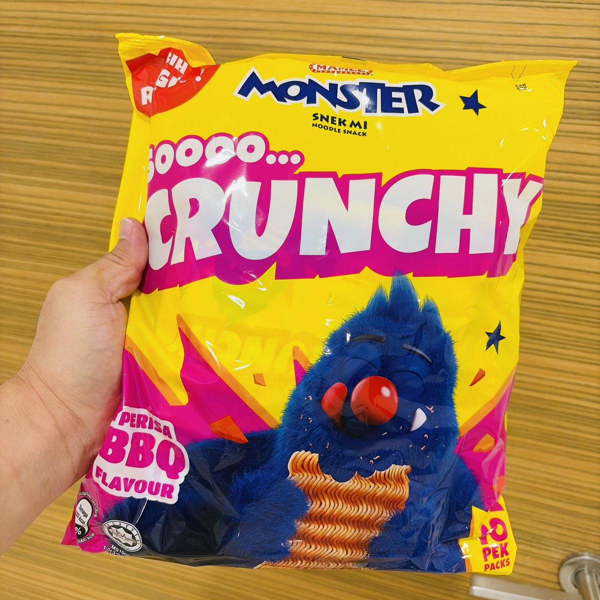 gami_s's tweet photo. マレーシアの好きなお菓子。スパイシーフレーバーのREDASの赤いやつがおすすめ。安売りされててRM4.09(162円)で10袋小さいのが入っててそのままでもベビースターみたいな感じでポリポリ食べるおやつ。フレーバー入れるとちょっと濃い。お��すめ。 https://t.co/RpDW5rDy3d