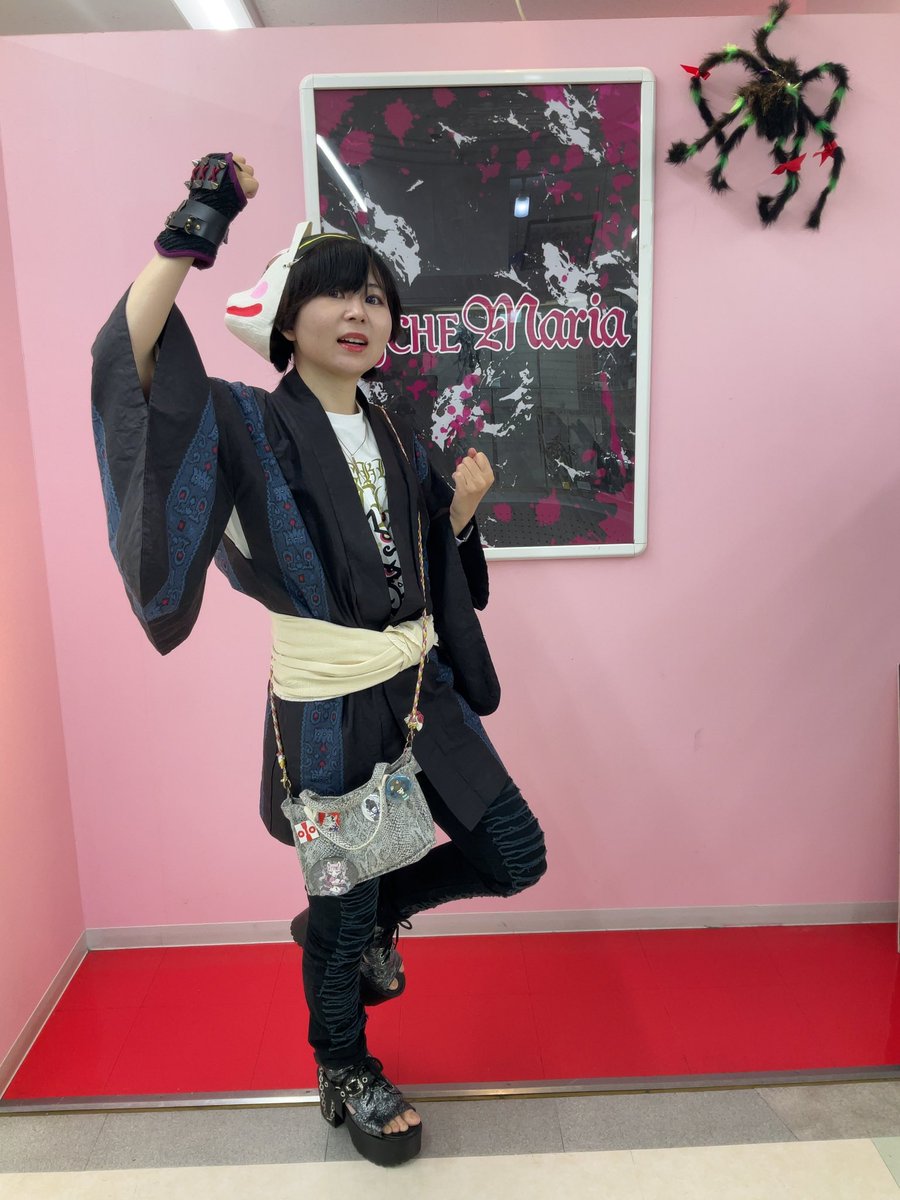 xxTyCHEMariaxx's tweet photo. #ティケシュシュとうかさんスナップ 👘📸

Tシャツ▶︎HYPER CORE
パンツ▶︎SEXPOT ReVeNGe
アームカバー▶︎灰猫工房
鞄▶︎KASEI
靴▶︎YOSUKE

ハイパコTシャツチラ見え可愛い〜😻
素敵なコーデありがとうございます❤️‍🔥

#ティケマリアお気に入りコーデ
#TyCHEMaria広島 https://t.co/DVUWVTT85M