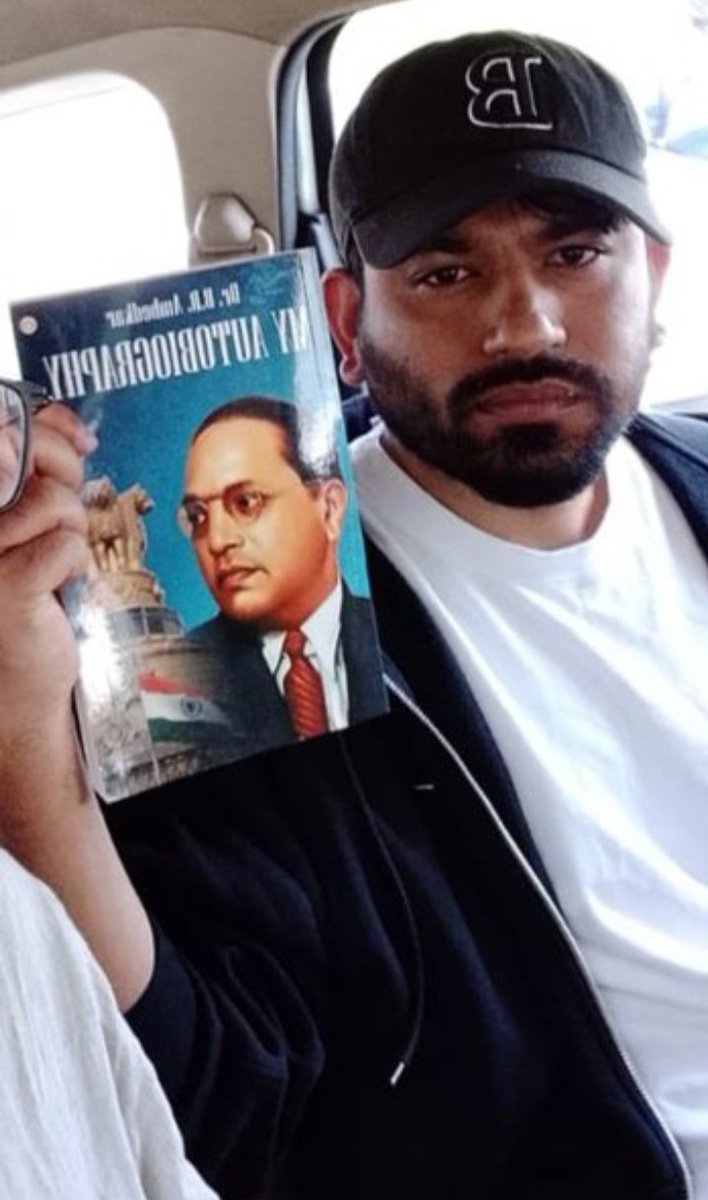 technicalmajid's tweet photo. Abhijeet Dipkeअपने हाथ में संविधान लेकर Jantar Mantar की तरफ रवाना हो गए ?#cocroachjantaparty https://t.co/BdMTbineWF