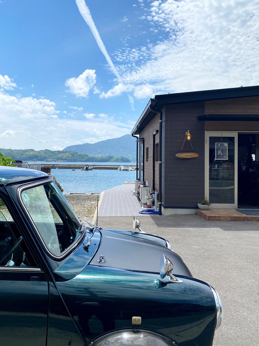 chanmini91's tweet photo. 今日は江田島までドライブ🚘
海沿い最高✨

リスボンさんにてお昼をいただきました🍛

心地よい島の潮風を感じながら食べるキーマカレーは本当に美味しい✨
はじめて注文したガラオンも美味しかった！

枯れ気味だった心が潤ってまた活力が湧いてきました😃

ありがとう江田島
ありがとうリスボンさん https://t.co/kOrcXlYlnh