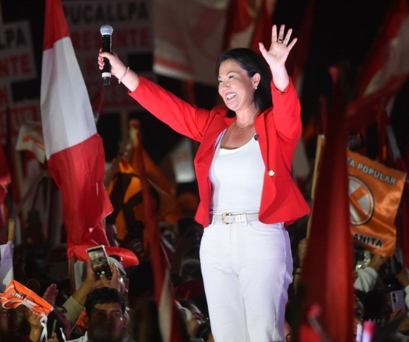FanGeekBGMM's tweet photo. Keiko Fujimori, hija del expresidente Alberto Fujimori, es candidata a la presidencia de Perú por 4ta vez consecutiva y es digno de análisis cómo cada 5 años revive el antifujimorismo por actos de su padre y cuestionamientos hacia ella.
¿Lo logrará esta vez?
#EleccionesPerú2026 https://t.co/psHDYWMjpF