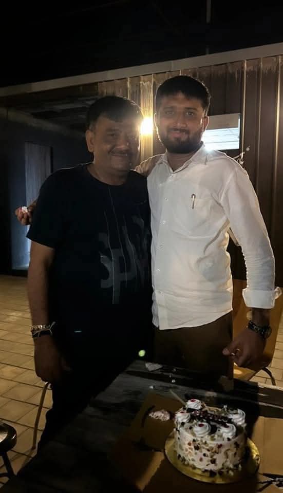 PunitSharma72's tweet photo. જુનાગઢ મહાનગર પાલિકાના શાસક પક્ષના નેતા મનન અભાણીને જન્મદિવસ ની અનંત શુભકામનાઓ પાઠવું છું.. ઈશ્વર આપને સુખ, સમૃદ્ધિ સાથે સ્વસ્થ દીર્ઘાયુ પ્રદાન કરે એવી પ્રાર્થના..!💐 https://t.co/ohJbPo1iRR