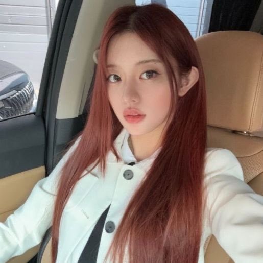 miorien's tweet photo. 빨간 머리 민주 내 최애야❤️ https://t.co/dIhjI9BJTK