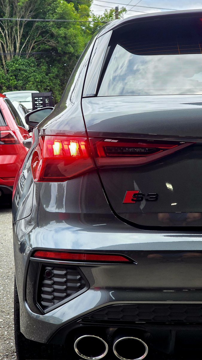 unparallelled_1's tweet photo. 洗練された走りと大人の佇まいを併せ持つ Audi 8Y S3 

本日、無事にご納車させていただきました✨

​お乗り換えを、再び「アンパラレルド」をご指名いただき、本当にありがとうございます。

​オーナー様は早くも「ここから少しずつ、自分好みにカスタムしていきたい」と、これからのカーライフに目を輝かせていらっしゃいました😏

どんなパーツを選び、どんなスタイルに進化していくのか、今後のカスタム計画も、全力でサポート＆ご提案させていただきます！

​こだわりの1台をお探しの方へ

​「こんな車に乗ってみたい」

「国産から外車へ挑戦してみたい」

「自分だけの特別なカスタムベースを探している」

​そんな車遊びも、ぜひアンパラレルドにご相談ください🤩

​#Audi #AudiS3 #8YS3 #アウディ #ご納車 #お乗り換え #愛車探し #中古車販売 #アンパラレルド
