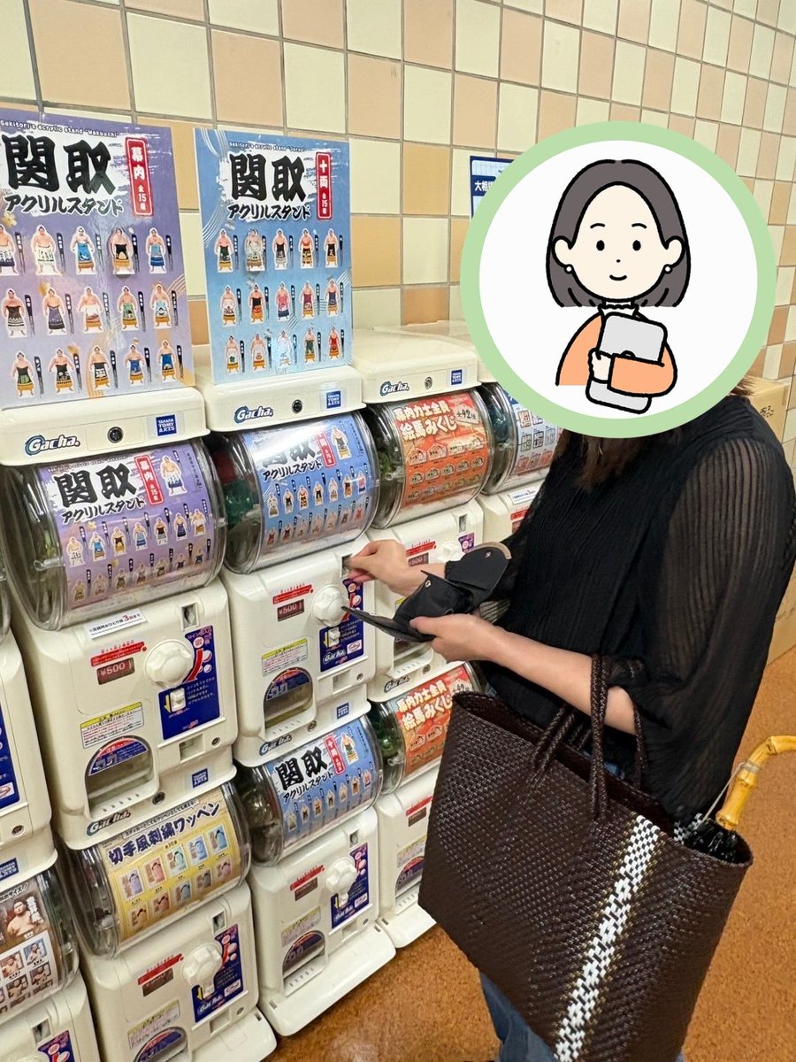 kayo_design_'s tweet photo. 久しぶりの投稿で、推し活が楽しくて仕方ないって話してもいいですか？🫣
先月の五月場所で相撲の現地観戦をしてきまして…
結論、どハマりしました！どすこい！

一瞬で勝負が決まる緊張感、駆け引きの面白さ、力士の皆さんの人柄…！
感じたことはたくさんあるんですけど、とにかく心を鷲掴みにされました❤️‍🔥❤️‍🔥

推しもできて、めちゃくちゃ心が潤ってます〜！！笑

(普段はガチャガチャやらないのに、るんるんで回してました😂推しは出なかったのでまたリベンジしたい🥹)