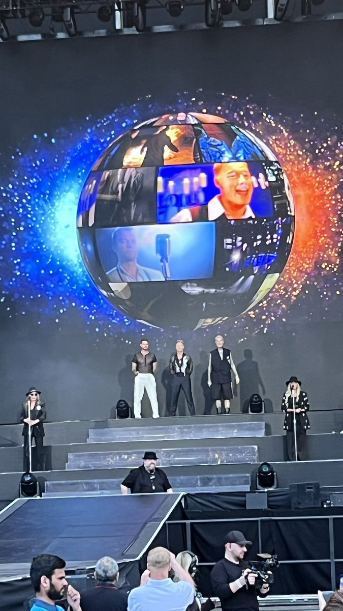 YasminAli__'s tweet photo. Boyzone night 1 💚
Two for the road 🎵
Last night was amazing, Felt the emotions, Was so happy to see Mikey when he came on. A final celebration to mark the last 33 years of this great boyband, greatful for the last goodbye concert. So glad I'll be doing the 2nd show. #boyzone https://t.co/LCFkDxhFy7