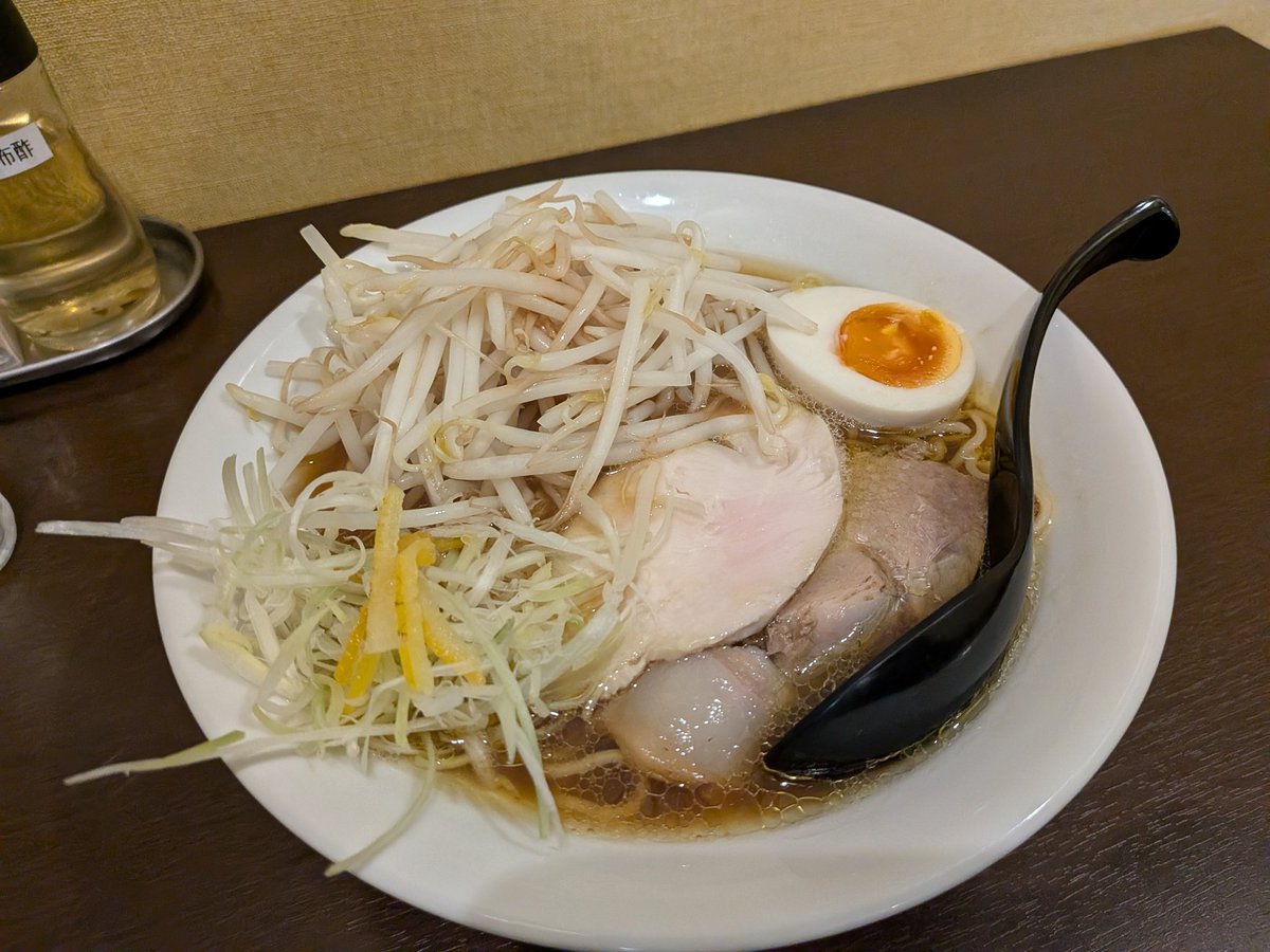 harukatty's tweet photo. 父の３回忌法要で福岡へ。
法要後は香椎のざいとんで、はかた地どり醤油そばをいただく。 https://t.co/E0XeE977f4