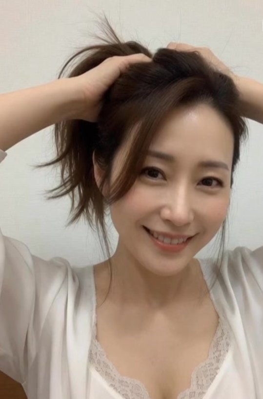 asdff79282's tweet photo. こんなおばさんが隣にいたらおとなしく寝れますか？笑  爆睡ですよね...   ごめんなさい。 https://t.co/BtiHSce75t