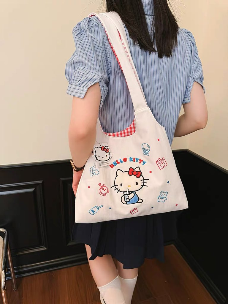 preanything_'s tweet photo. กระเป๋าhello kitty 390฿ ลิขสิทธิ์แท้💝💝 https://t.co/a36mApurQy